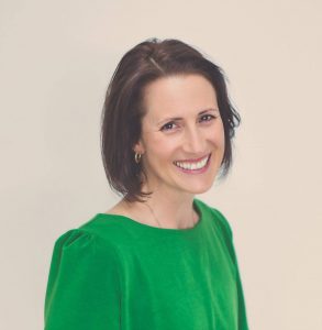 Headshot-Kelly Exeter